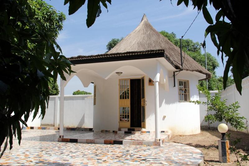 The White House Lodges Brufut Exterior photo